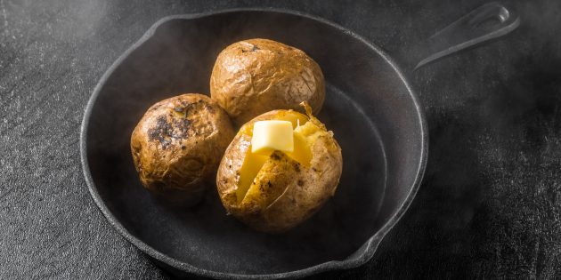 Классическая запечённая картошка: простой рецепт