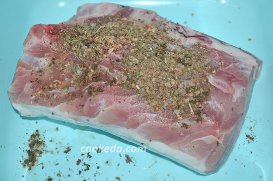 Запеченная свиная корейка по-домашнему - пошаговый рецепт