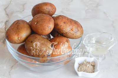 Запеченные картофельные дольки мы будем готовить всего из 3 ингредиентов: картошки, любимой приправы (у меня для картофеля, но вы можете использовать любую подходящую) и масла подсолнечного для смазывания ломтиков