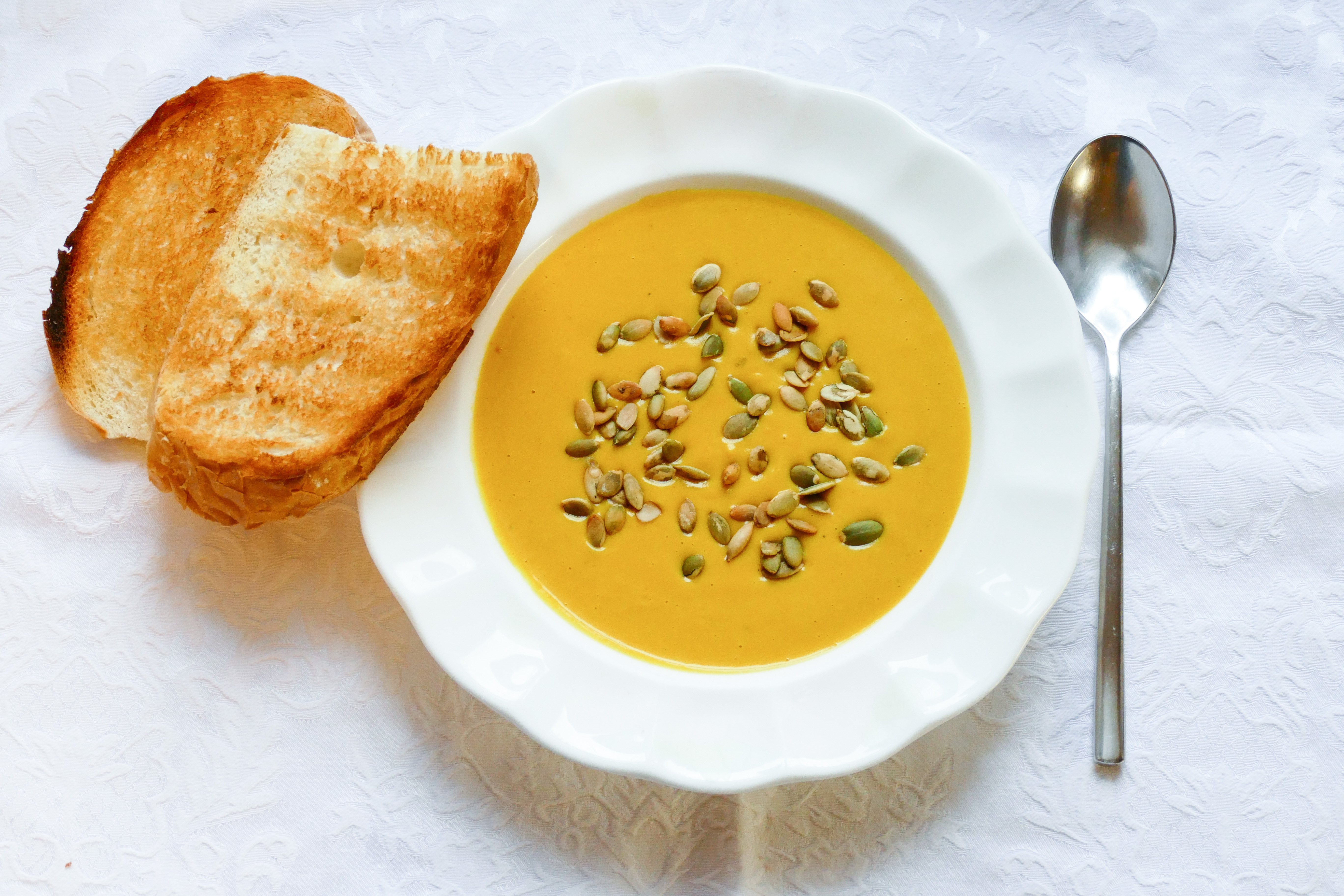 Тыквенный суп пюре классический рецепт пошаговый. Тыквенный крем суп. Тыквенный крем-суп со сливками. Крем суп с тыквой. Суп пюре из тыквы.