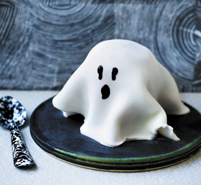 Кекс в микроволновке - привидение на Хэллоуин