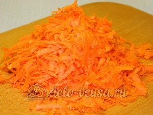 Щи с фрикадельками: Морковь натереть на крупной терке