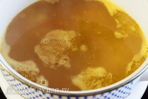 Суп с фрикадельками и картошкой: Добавляем овощи и соус
