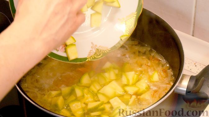 Фото приготовление рецепта: Картофельный суп с курицей и сливками шаг №7