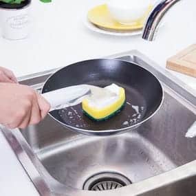 clean your non-stick pan