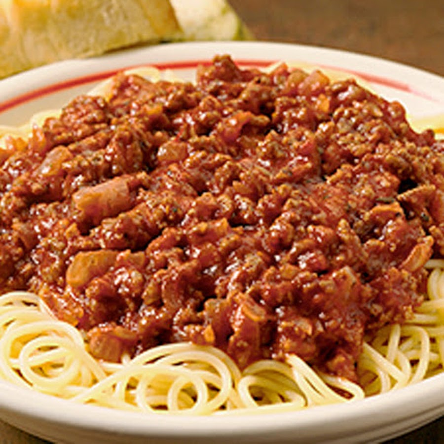 Макароны с подливкой. Heinz Spaghetti bolognese. Спагетти с мясным соусом. Спагетти с мясом и подливкой. Макароны с подливкой с мясом.